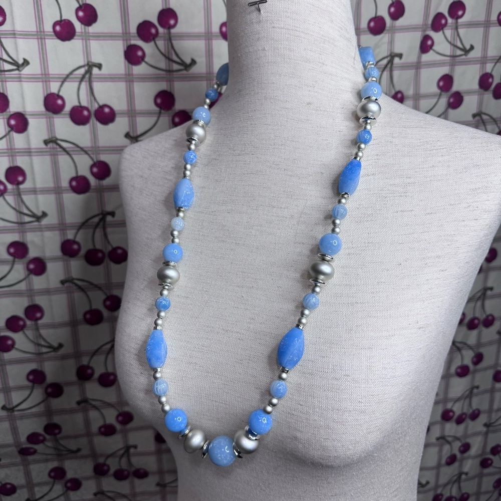 Women’s Vintage Elegant Blue and Silver Beaded Costume Jewelry Necklace